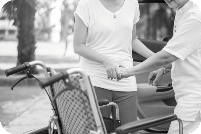 photo sortie de taxi vers fauteuil roulant